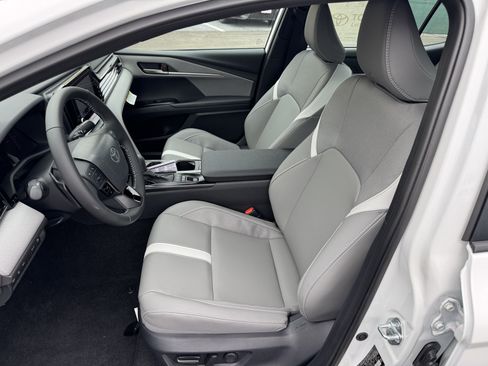 New 2026 Toyota Camry SE FWD image 2