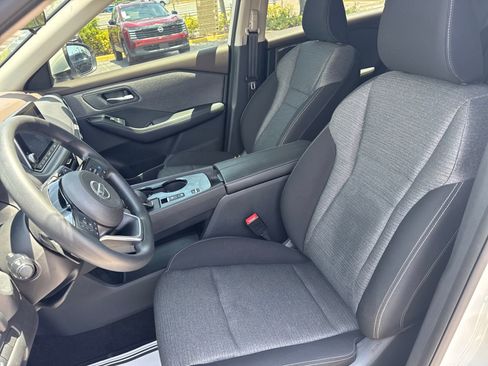 Used 2021 Nissan Rogue SV FWD image 24