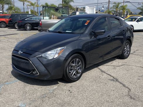 Used 2020 Toyota Yaris LE image 2