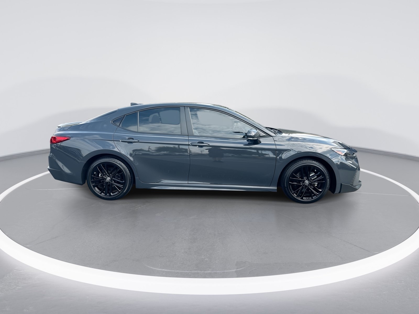 Used 2025 Toyota Camry SE FWD image 10