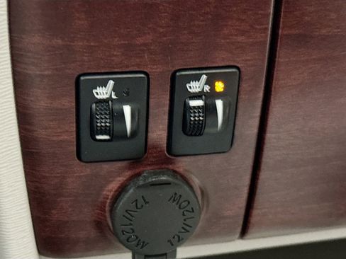 Used 2013 Toyota Sienna XLE image 22