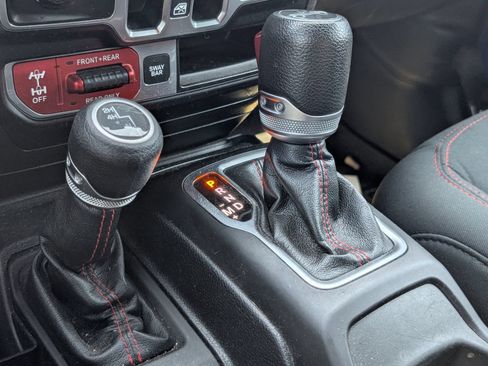 Used 2019 Jeep Wrangler Unlimited Rubicon AWD/4WD image 13
