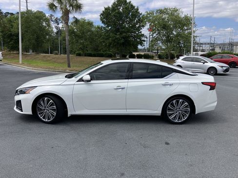 Used 2023 Nissan Altima 2.5 SL FWD image 2