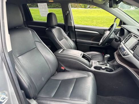 Used 2019 Toyota Highlander XLE AWD/4WD image 13