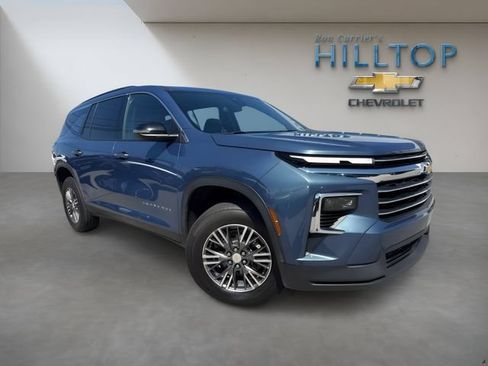 Used 2026 Chevrolet Traverse LT AWD/4WD image 1