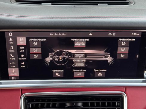 Used 2021 Porsche Panamera image 28