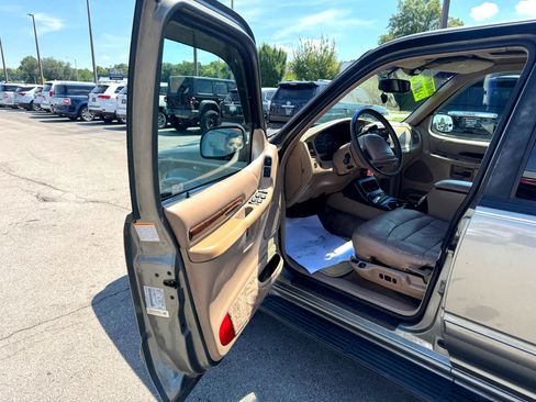 Used 1999 Ford Explorer Eddie Bauer image 12