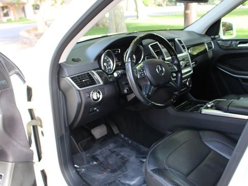 Used 2015 Mercedes-Benz GL 550 4MATIC image 7