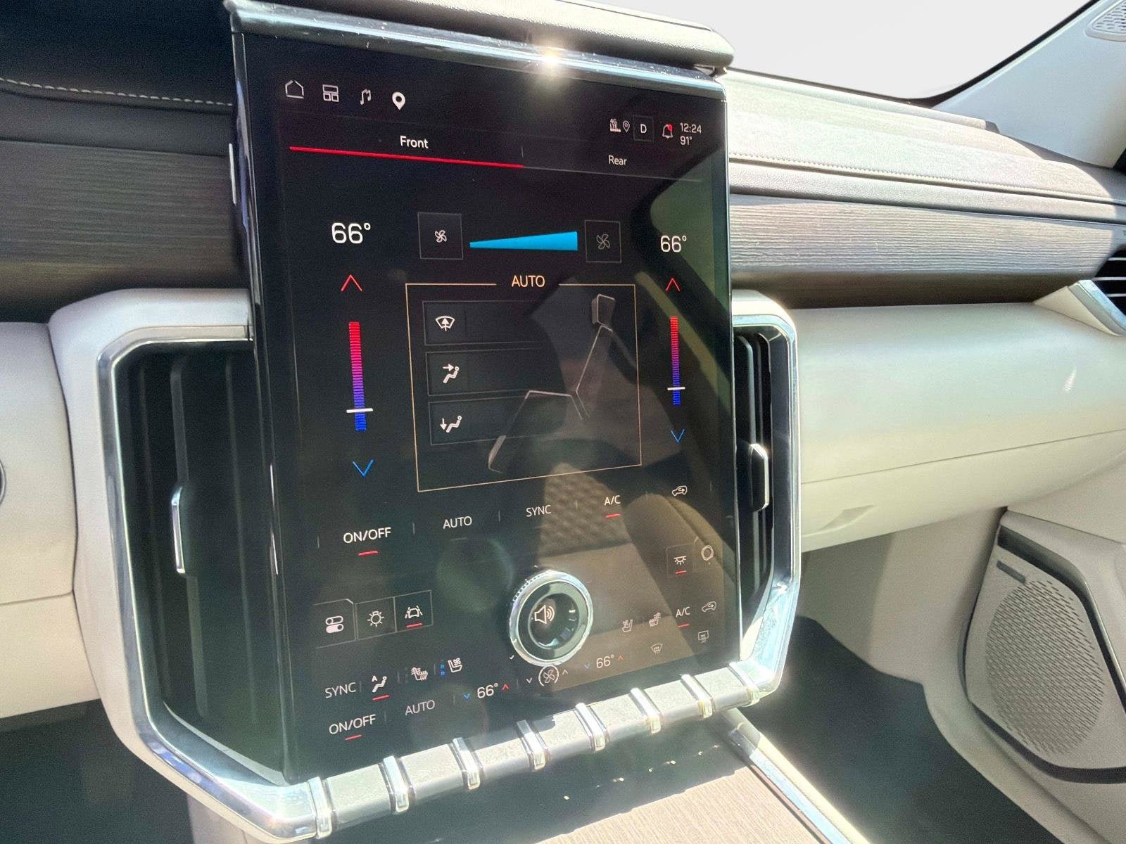 Used 2024 GMC Acadia Denali w/ Super Cruise Package FWD image 23