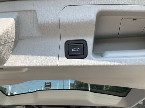 Used 2023 GMC Acadia SLE w/ Driver Convenience Package AWD/4WD image 19