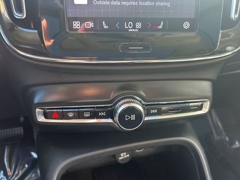 Certified 2025 Volvo XC40 B5 Plus AWD/4WD image 24