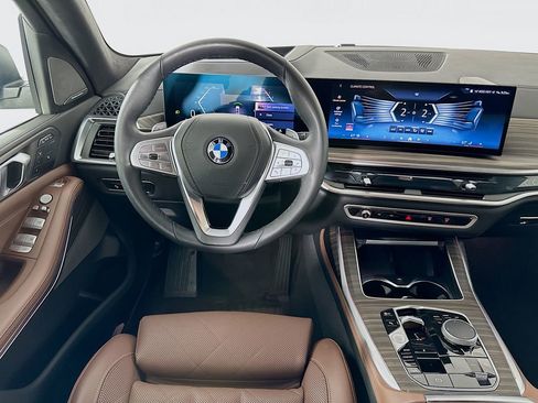 Used 2025 BMW X7 xDrive40i w/ Premium Package image 23