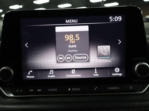 Used 2024 Nissan Rogue S AWD/4WD image 15
