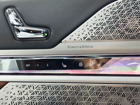 Used 2023 BMW i7 xDrive60 image 19