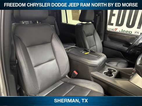 Used 2022 Chevrolet Suburban LT w/ Luxury Package AWD/4WD image 11