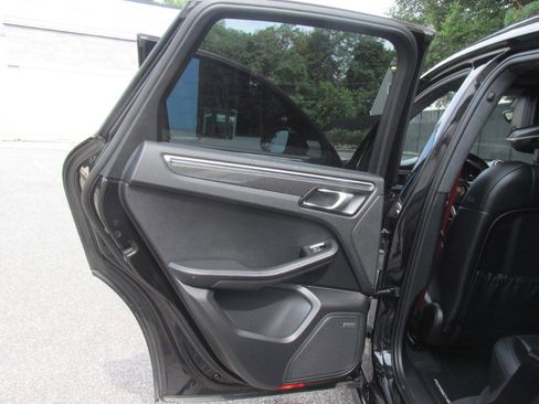 Used 2018 Porsche Macan Turbo image 83