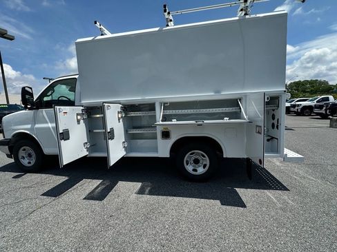 New 2025 GMC Savana 3500 w/ Power Convenience Package RWD image 20