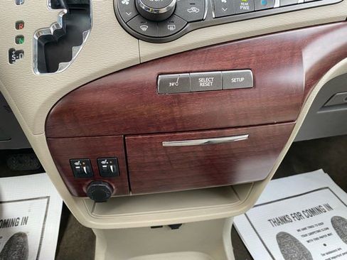 Used 2014 Toyota Sienna XLE image 17