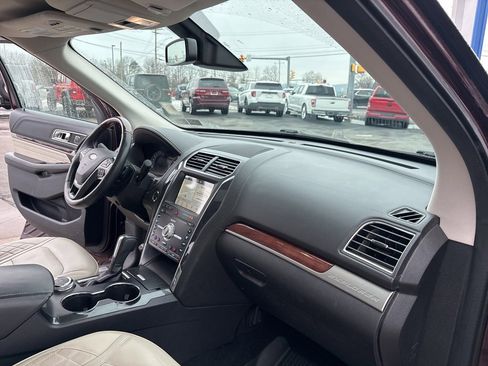 Used 2019 Ford Explorer Platinum image 31