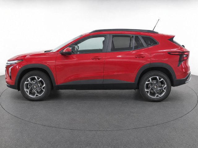 Used 2026 Chevrolet Trax LT w/ Driver Confidence Package FWD image 3