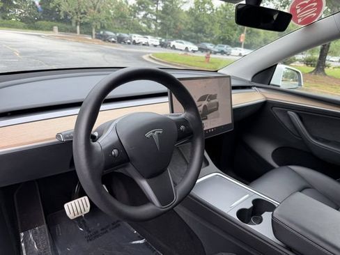 Used 2023 Tesla Model Y Performance AWD/4WD image 15