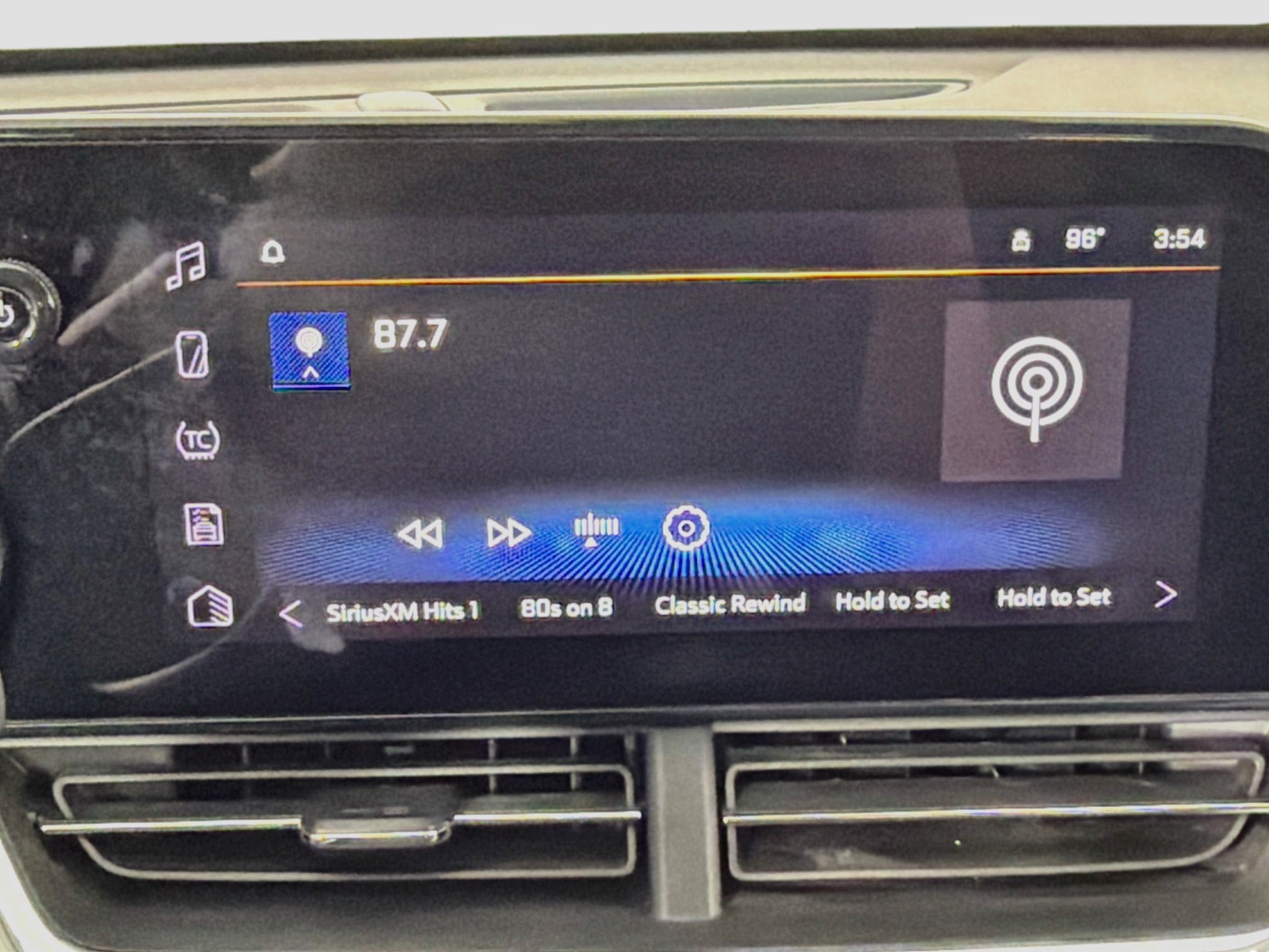 Used 2025 Chevrolet Trax LT FWD image 19