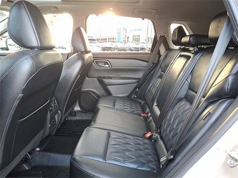 Used 2021 Nissan Rogue Platinum image 10