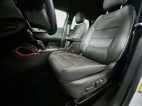 Used 2023 Chevrolet TrailBlazer RS FWD image 13