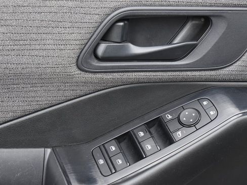 Used 2023 Nissan Rogue S image 12