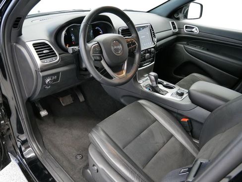 Certified 2022 Jeep Grand Cherokee Laredo X image 2