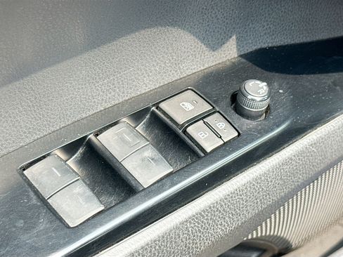 Used 2025 Toyota Camry SE FWD image 7