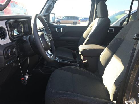 Used 2025 Jeep Wrangler Unlimited Sahara w/ Safety Group image 7