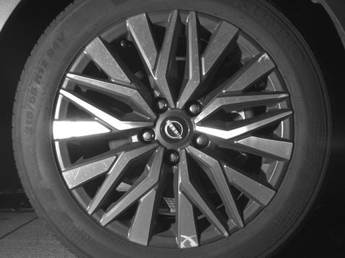 Used 2025 Nissan Altima 2.5 SV image 13