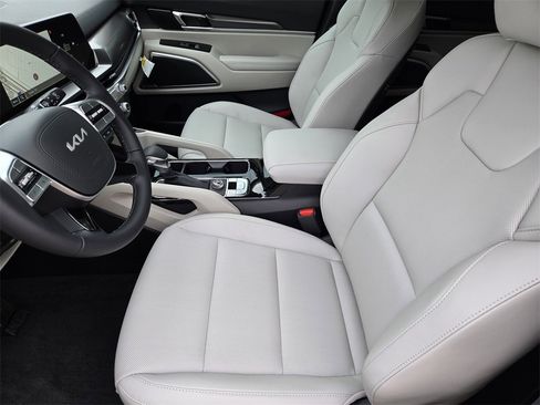 New 2025 Kia Telluride S image 9