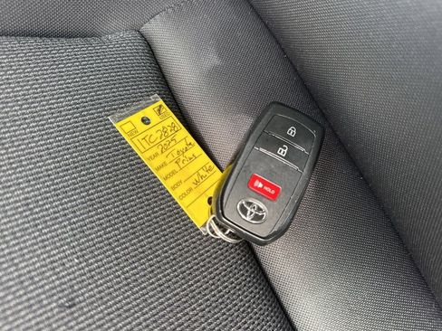 Used 2025 Toyota Prius LE image 33