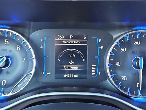 Used 2023 Chrysler Voyager LX image 13