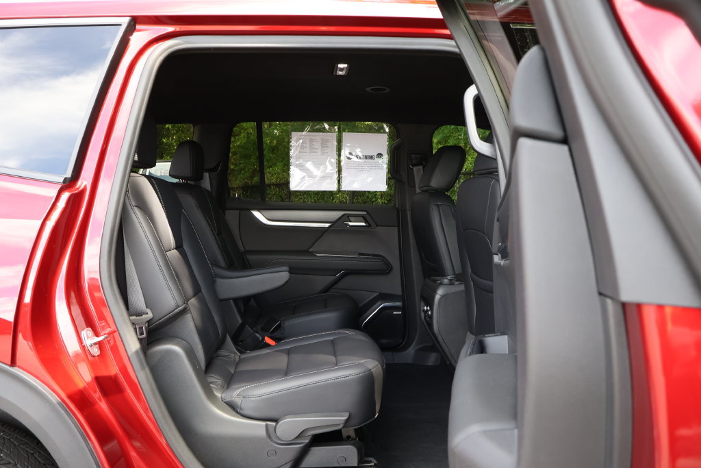 Certified 2024 GMC Acadia Elevation FWD image 44