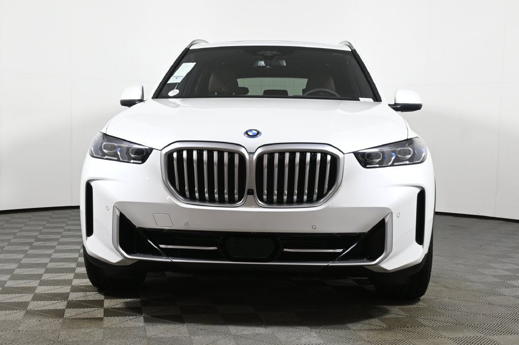 Used 2026 BMW X5 xDrive50e AWD/4WD image 10