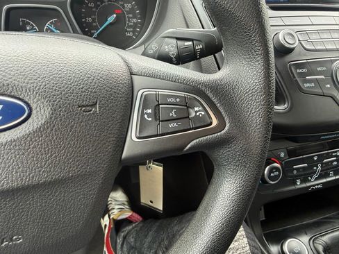Used 2017 Ford Focus SE FWD image 15