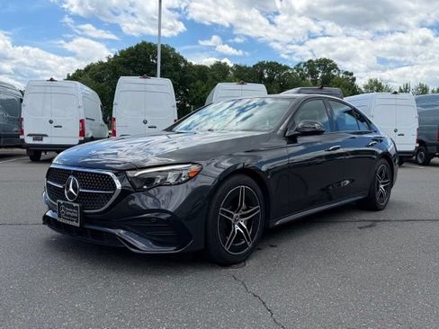 Used 2024 Mercedes-Benz E 350 4MATIC Sedan image 3