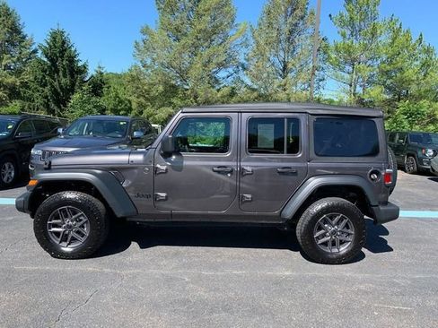 Used 2025 Jeep Wrangler Unlimited Sport AWD/4WD image 2