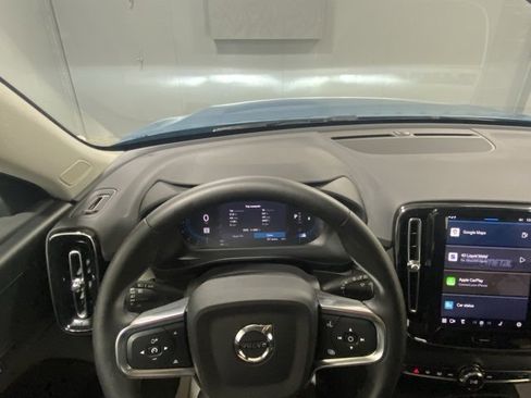 Used 2025 Volvo XC40 B5 Core image 15