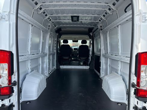 Used 2025 RAM ProMaster 2500 w/ Convenience Group image 17