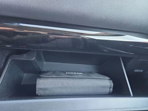 Used 2021 Nissan Titan SV w/ SV Convenience Package image 32