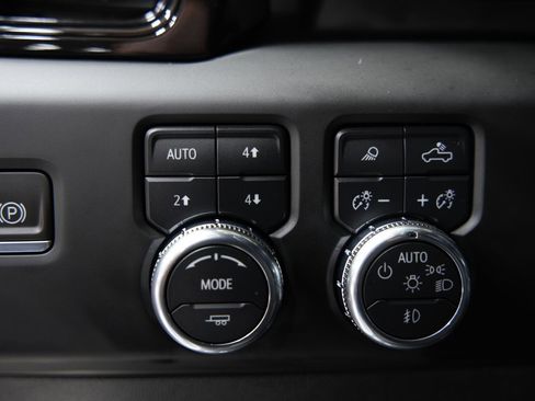 Used 2024 GMC Sierra 1500 AT4X image 34