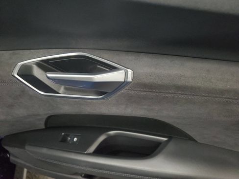 Used 2022 Audi e-tron GT Prestige image 18