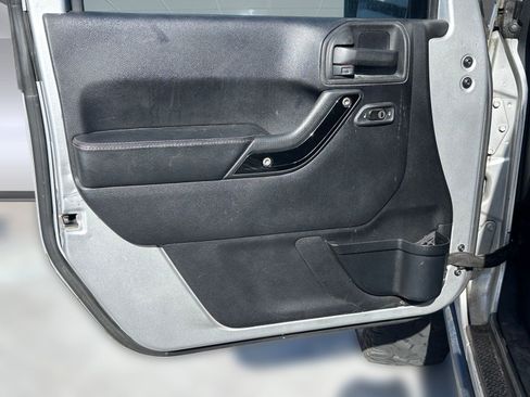 Used 2012 Jeep Wrangler Altitude image 17