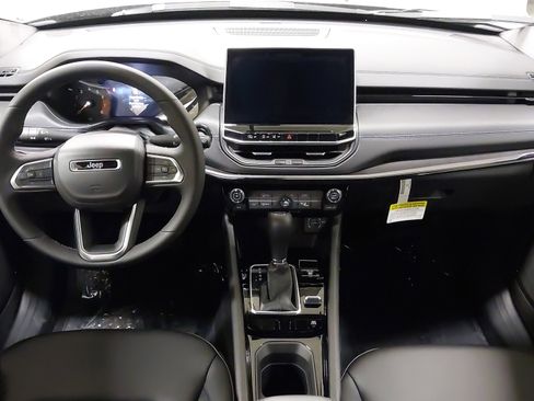 New 2026 Jeep Compass Latitude image 26