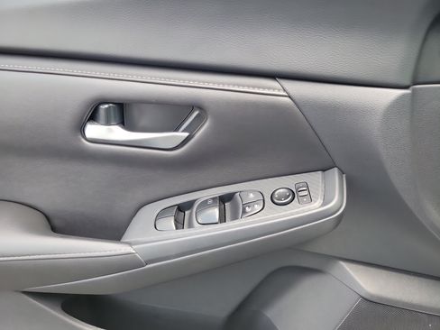 Certified 2024 Nissan Sentra SV FWD image 17