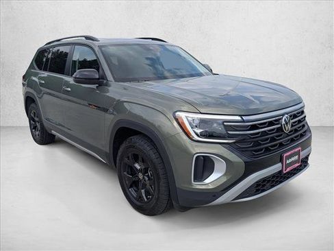 Used 2026 Volkswagen Atlas Peak Edition AWD/4WD image 3